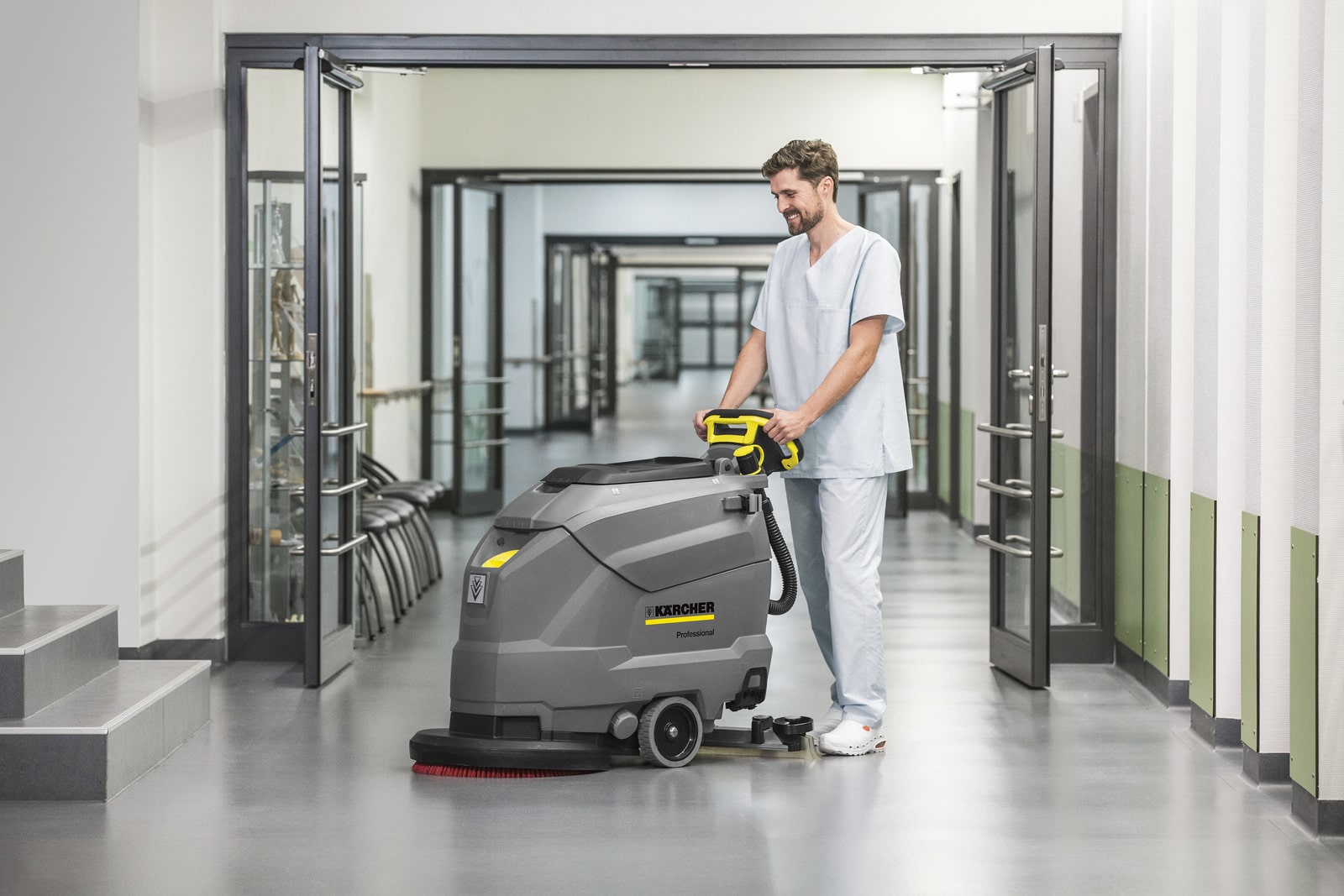 Ứng dụng của máy chà sàn liên hợp BD 50/50 C Bp Classic