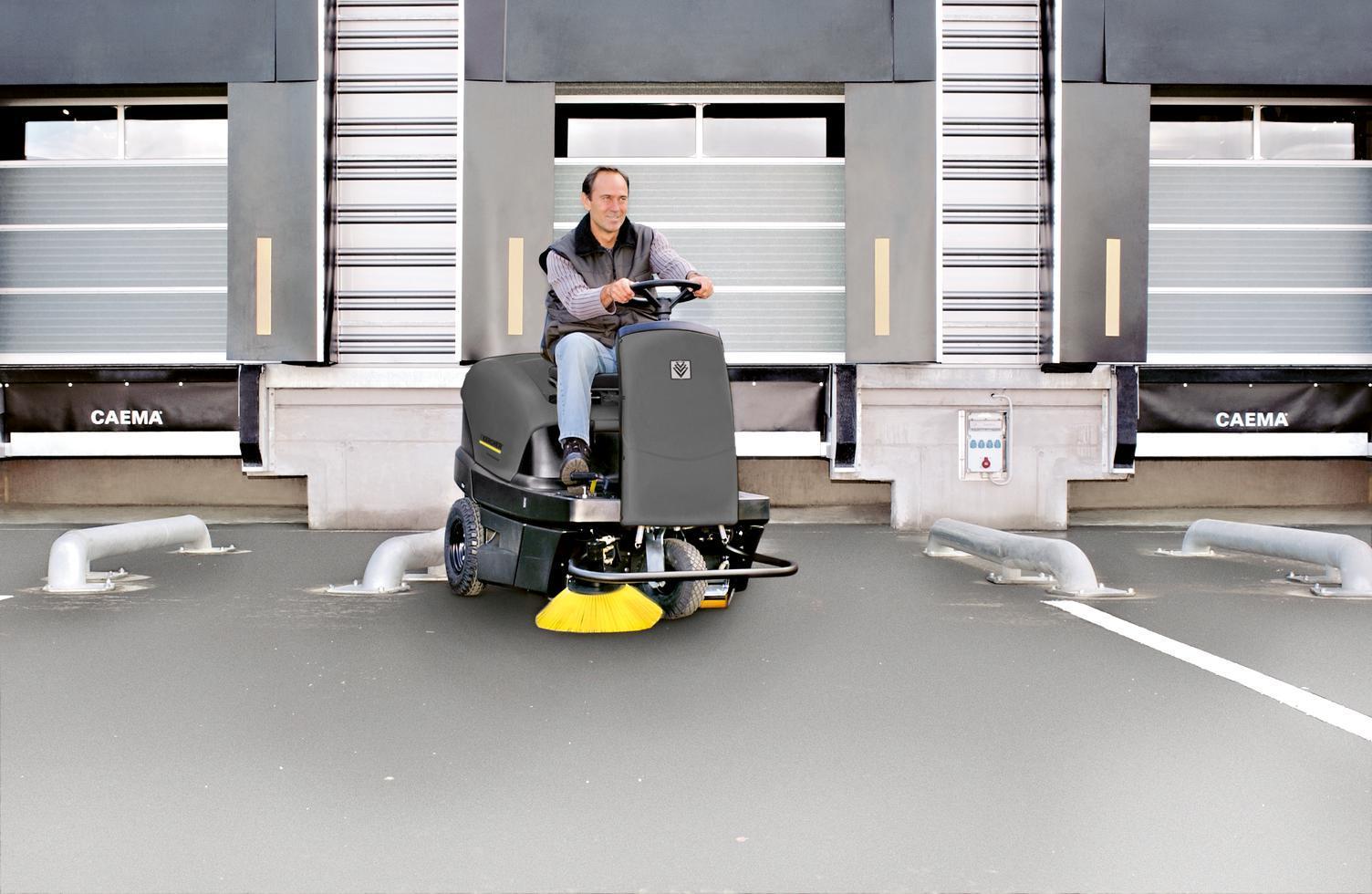 Ứng dụng của xe quét hút rác công nghiệp ngồi lái KM 100/100 R Bp