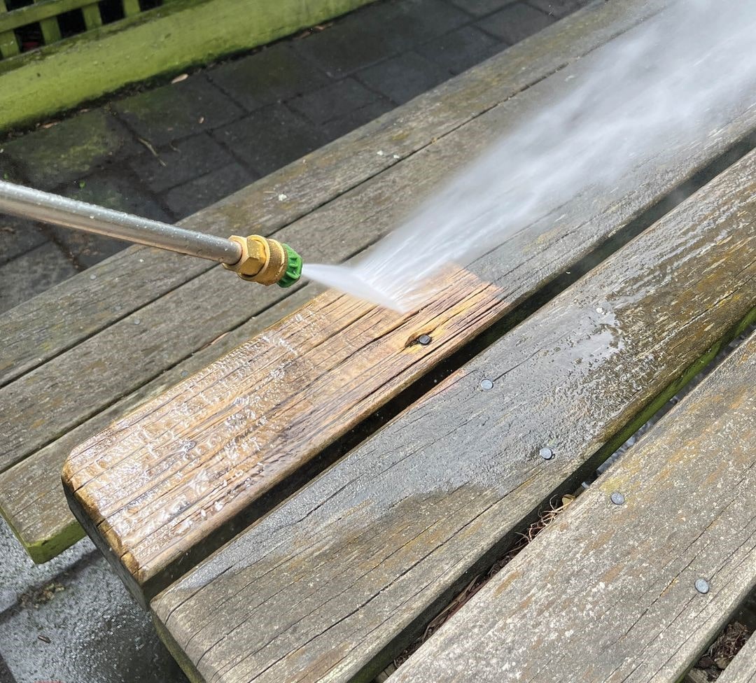 Máy phun rửa áp lực cao có gây hại cho bề mặt không? Những lưu ý khi sử dụng máy phun rửa tiếp xúc với bề mặt? 