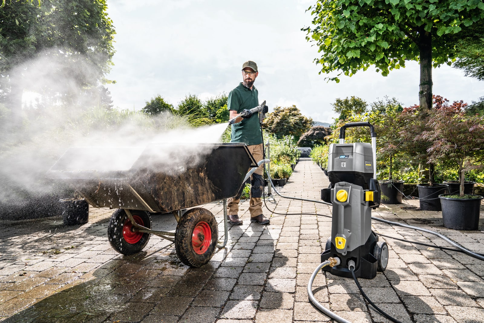 Máy phun rửa áp lực cao là một thiết bị làm sạch đáng sử dụng và đầu tư